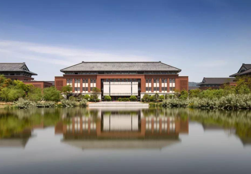 浙江大學(xué)【醫(yī)療健康產(chǎn)業(yè)MBA】顏值當(dāng)?shù)溃磦鹘y(tǒng)藥企如何布局醫(yī)美產(chǎn)業(yè)？
