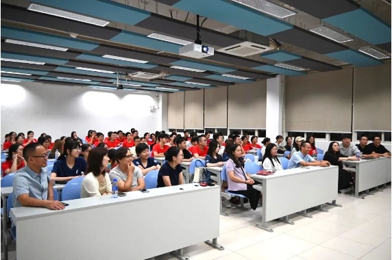 專業(yè)引航促成長！北京師范大學灣區(qū)國際商學院2024級新生見面會暨專業(yè)介紹會順利舉行