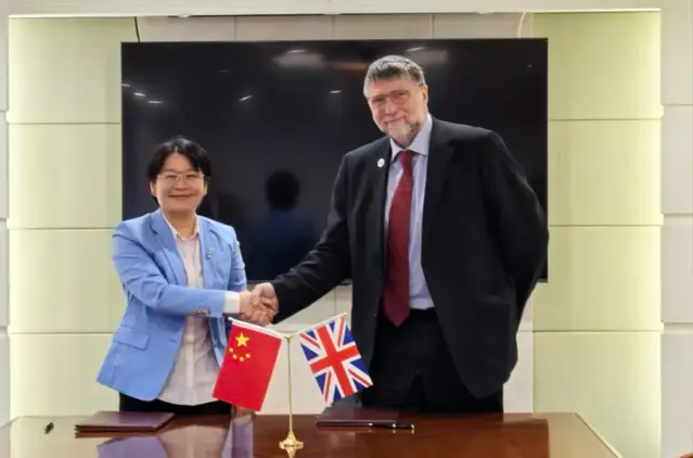 曼徹斯特大學副校長Stephen Flint教授一行訪滬，深化中國合作