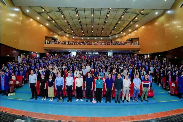 經彩未央 華章啟航——西南交通大學經濟管理學院舉行2025屆學生畢業(yè)典禮暨學位授予儀式